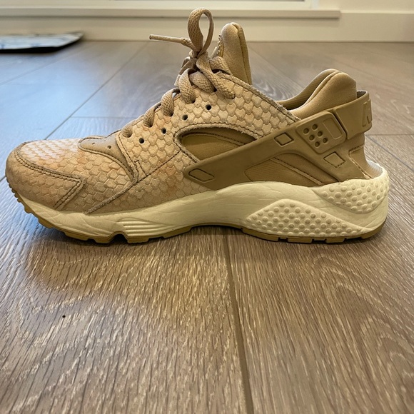 Nike Air Huarache Snake Print Sneakers Size 8.5 - Picture 3 of 11
